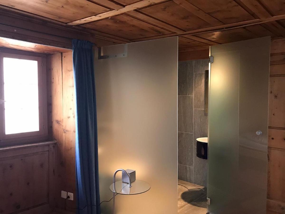 Hotel Weiss Kreuz Splügen エクステリア 写真