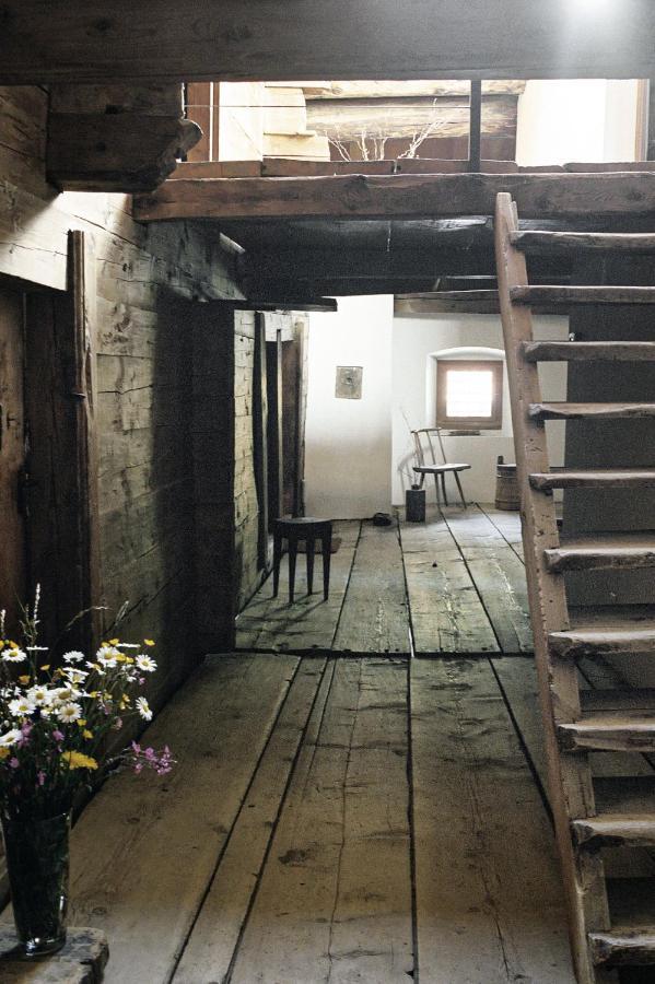 Hotel Weiss Kreuz Splügen エクステリア 写真