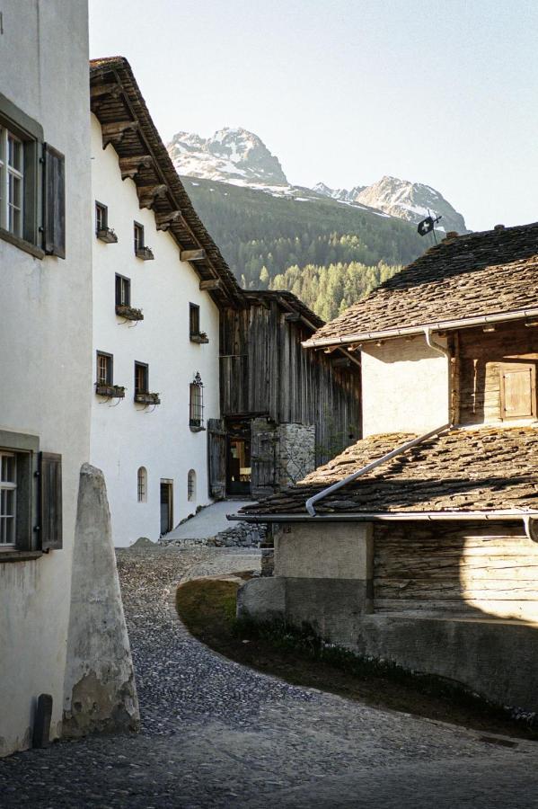 Hotel Weiss Kreuz Splügen エクステリア 写真
