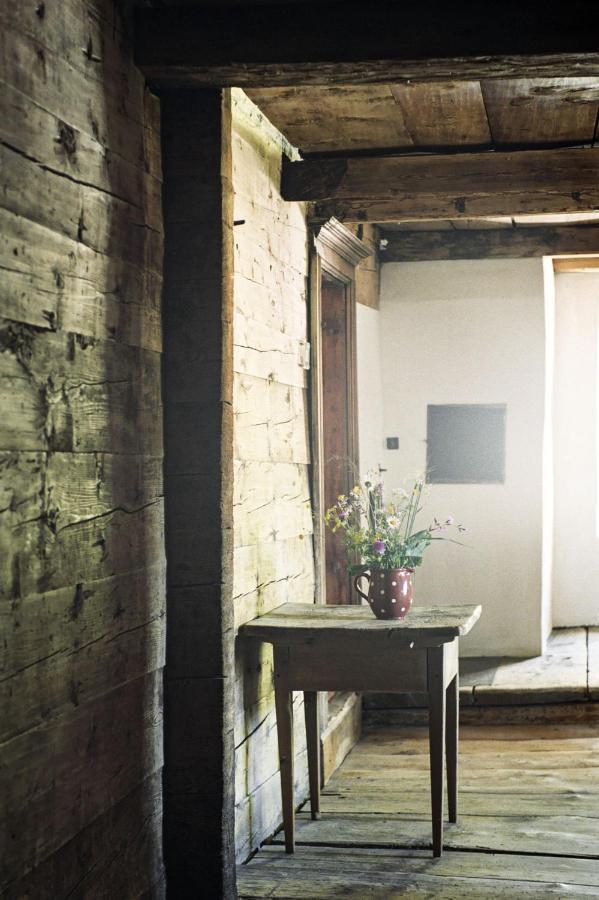 Hotel Weiss Kreuz Splügen エクステリア 写真