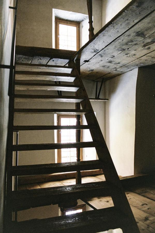 Hotel Weiss Kreuz Splügen エクステリア 写真