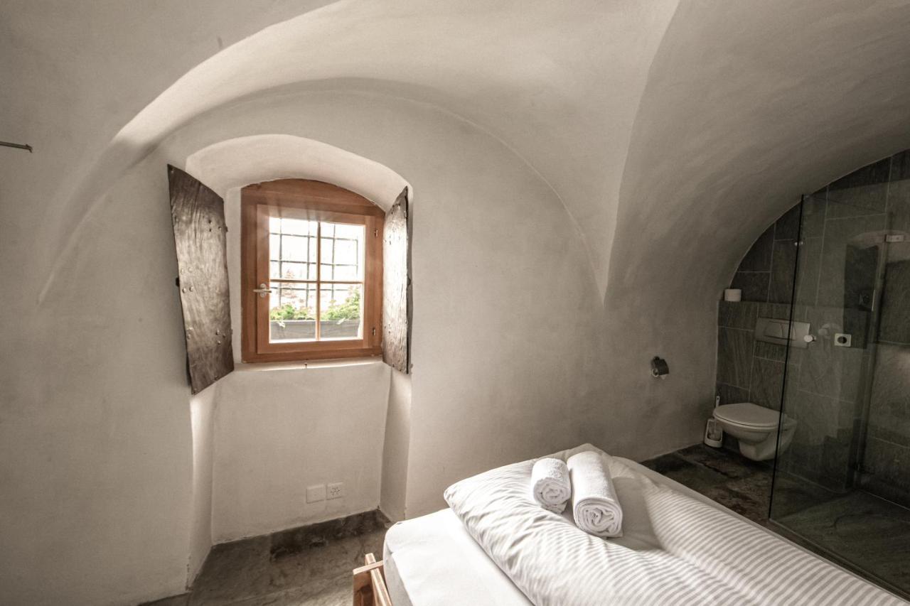Hotel Weiss Kreuz Splügen エクステリア 写真