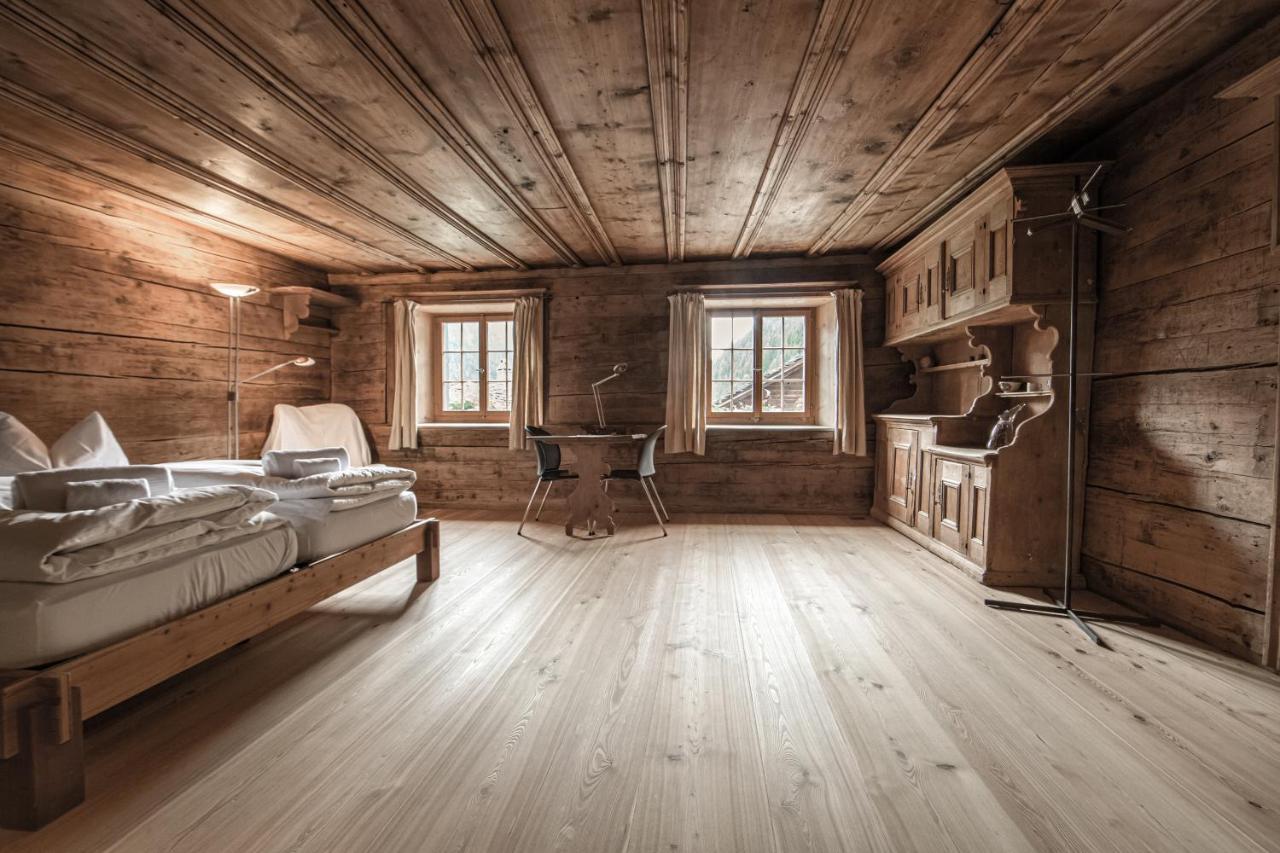 Hotel Weiss Kreuz Splügen エクステリア 写真