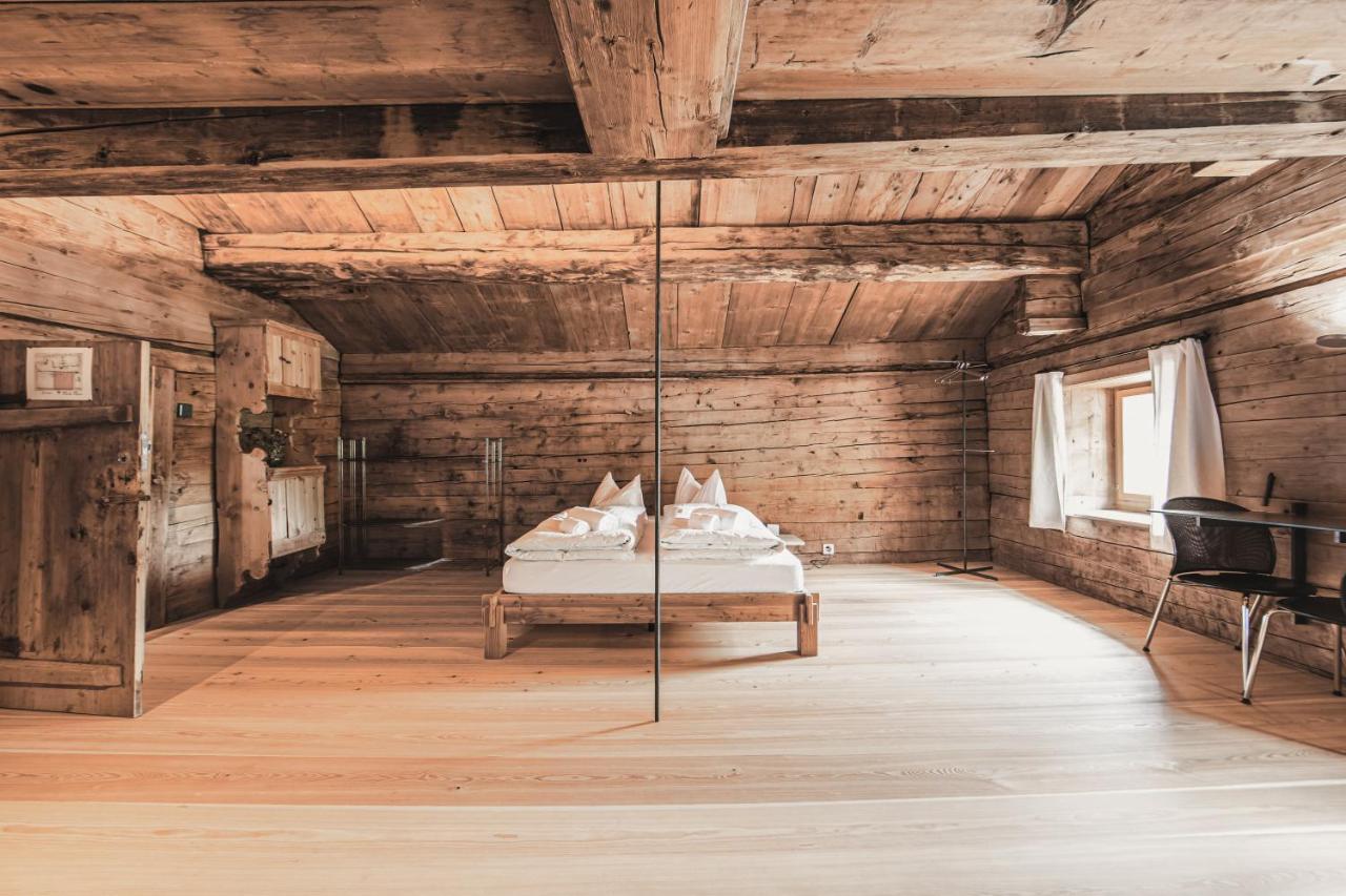 Hotel Weiss Kreuz Splügen エクステリア 写真