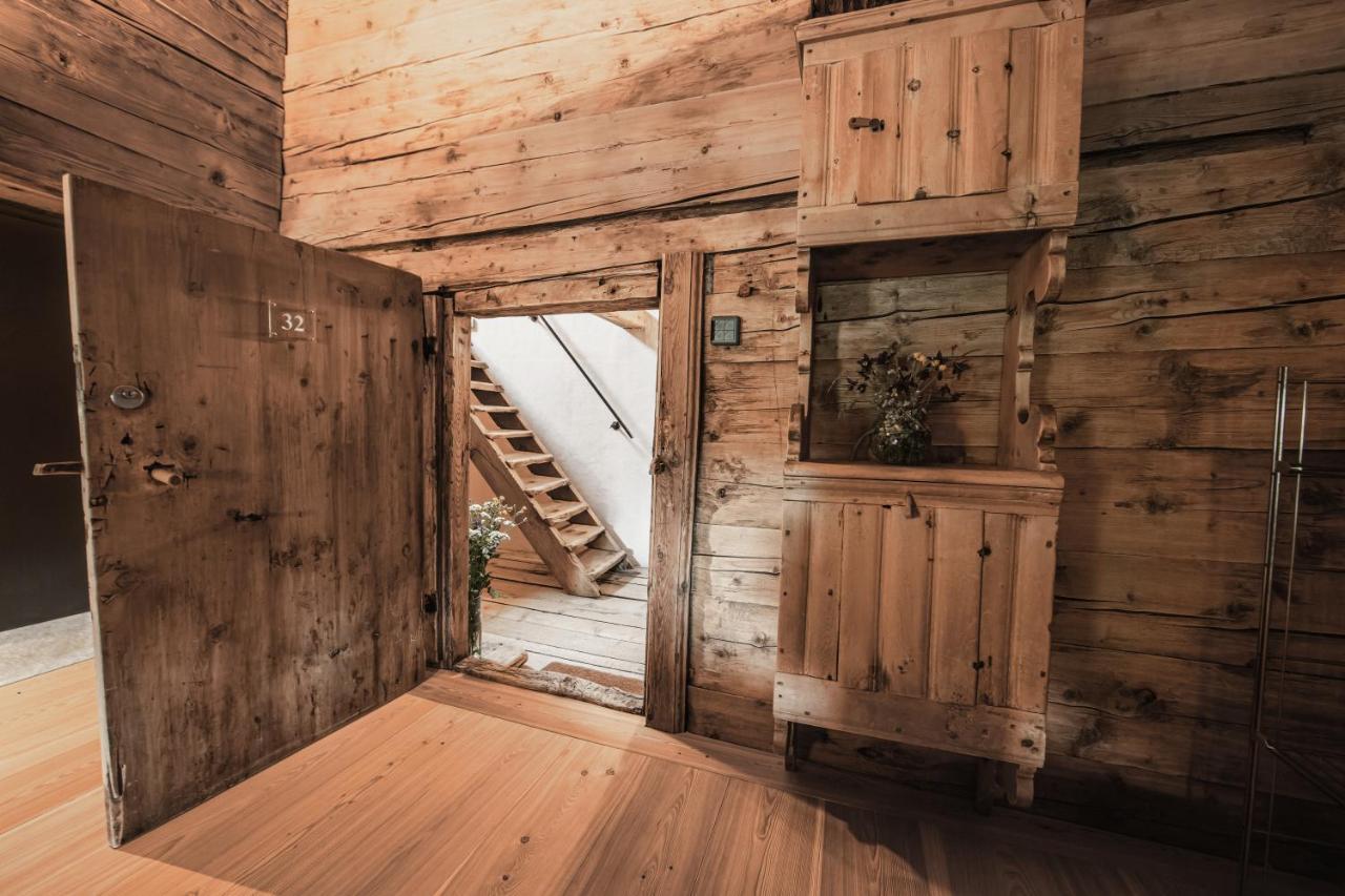 Hotel Weiss Kreuz Splügen エクステリア 写真