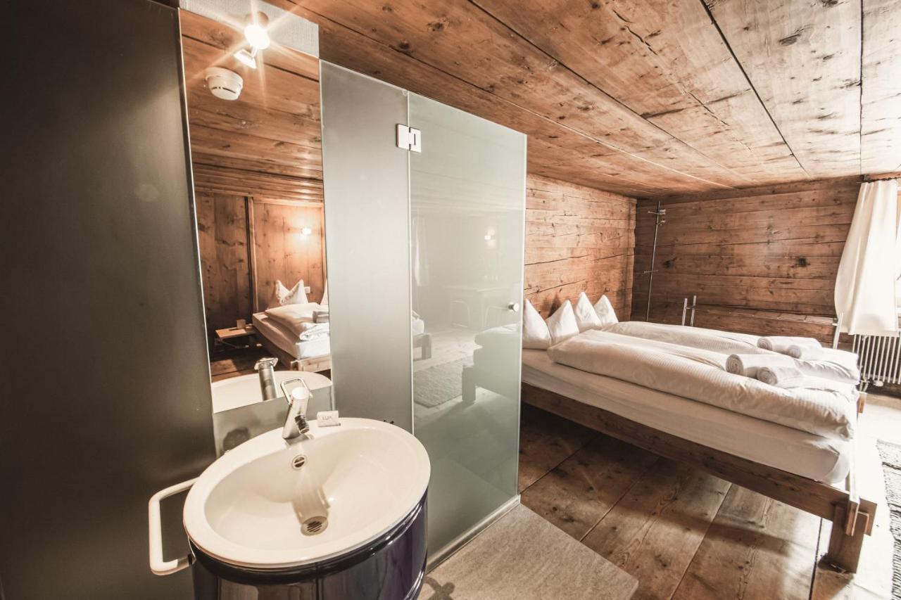 Hotel Weiss Kreuz Splügen 部屋 写真