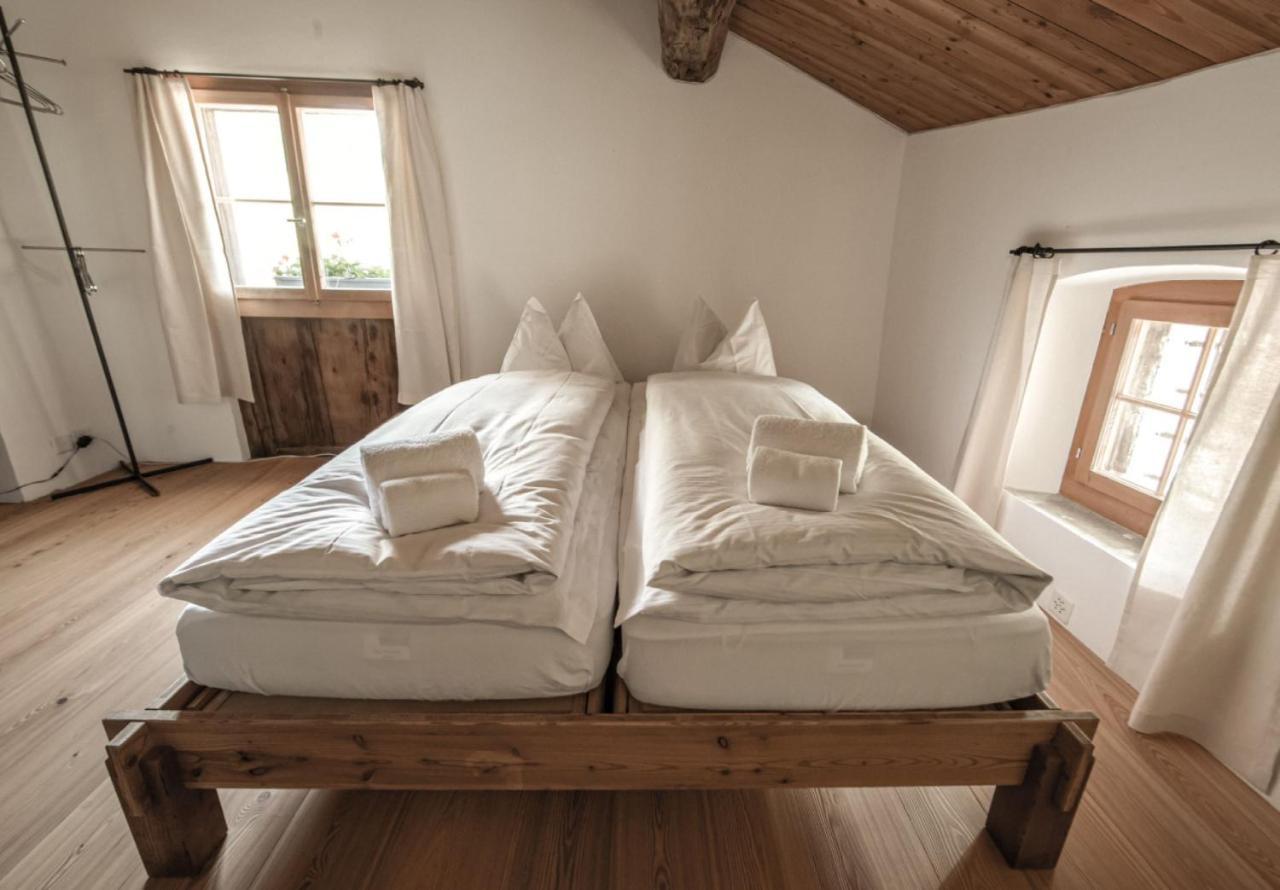 Hotel Weiss Kreuz Splügen エクステリア 写真