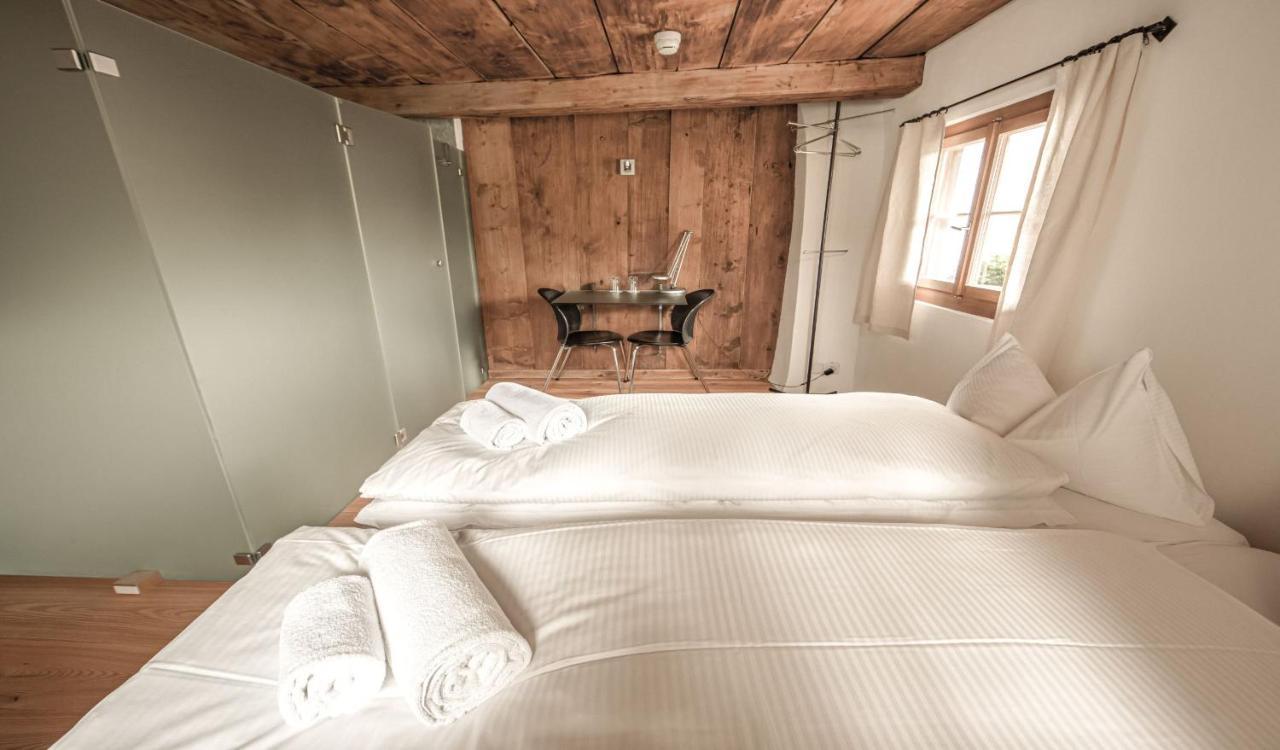 Hotel Weiss Kreuz Splügen エクステリア 写真