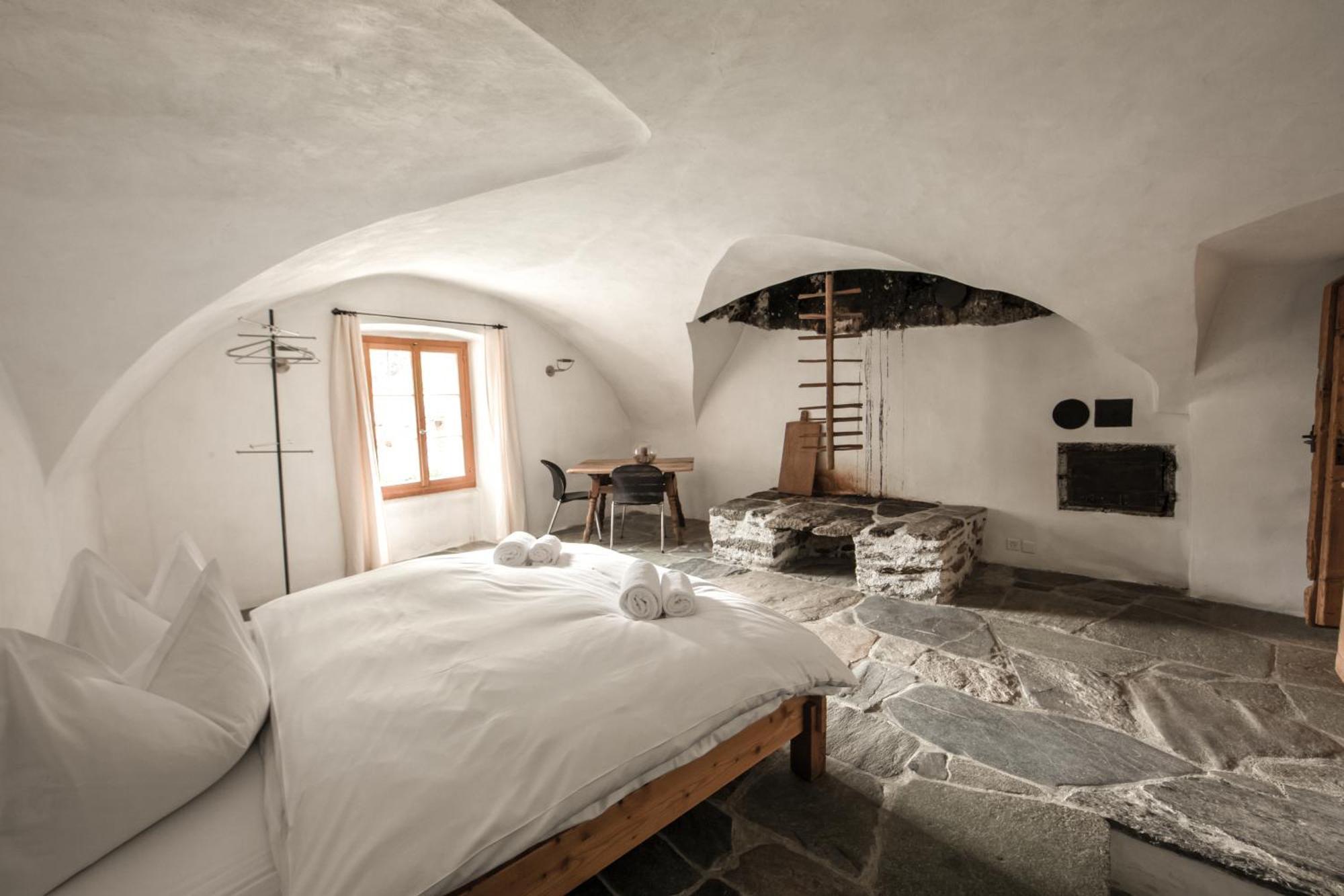 Hotel Weiss Kreuz Splügen 部屋 写真