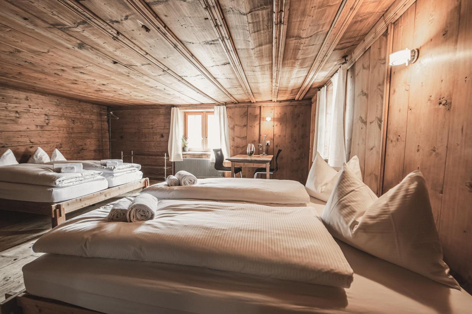 Hotel Weiss Kreuz Splügen 部屋 写真