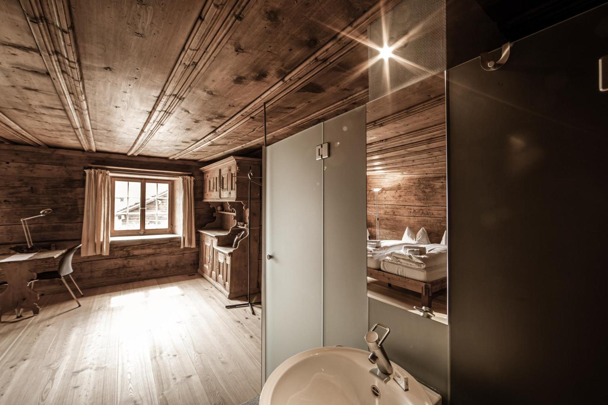 Hotel Weiss Kreuz Splügen 部屋 写真