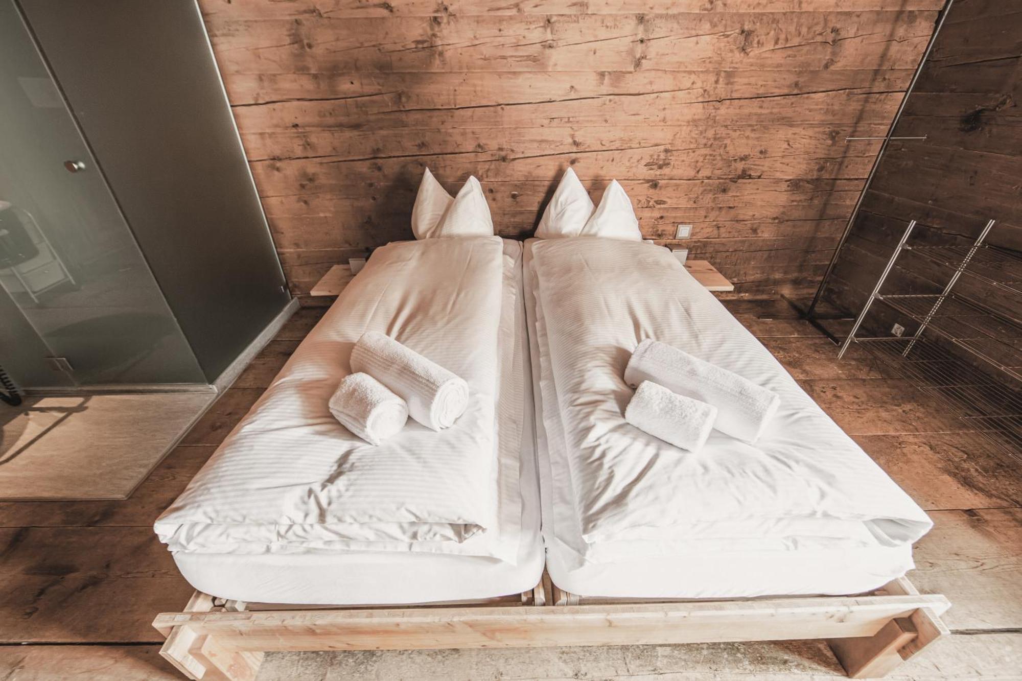 Hotel Weiss Kreuz Splügen 部屋 写真