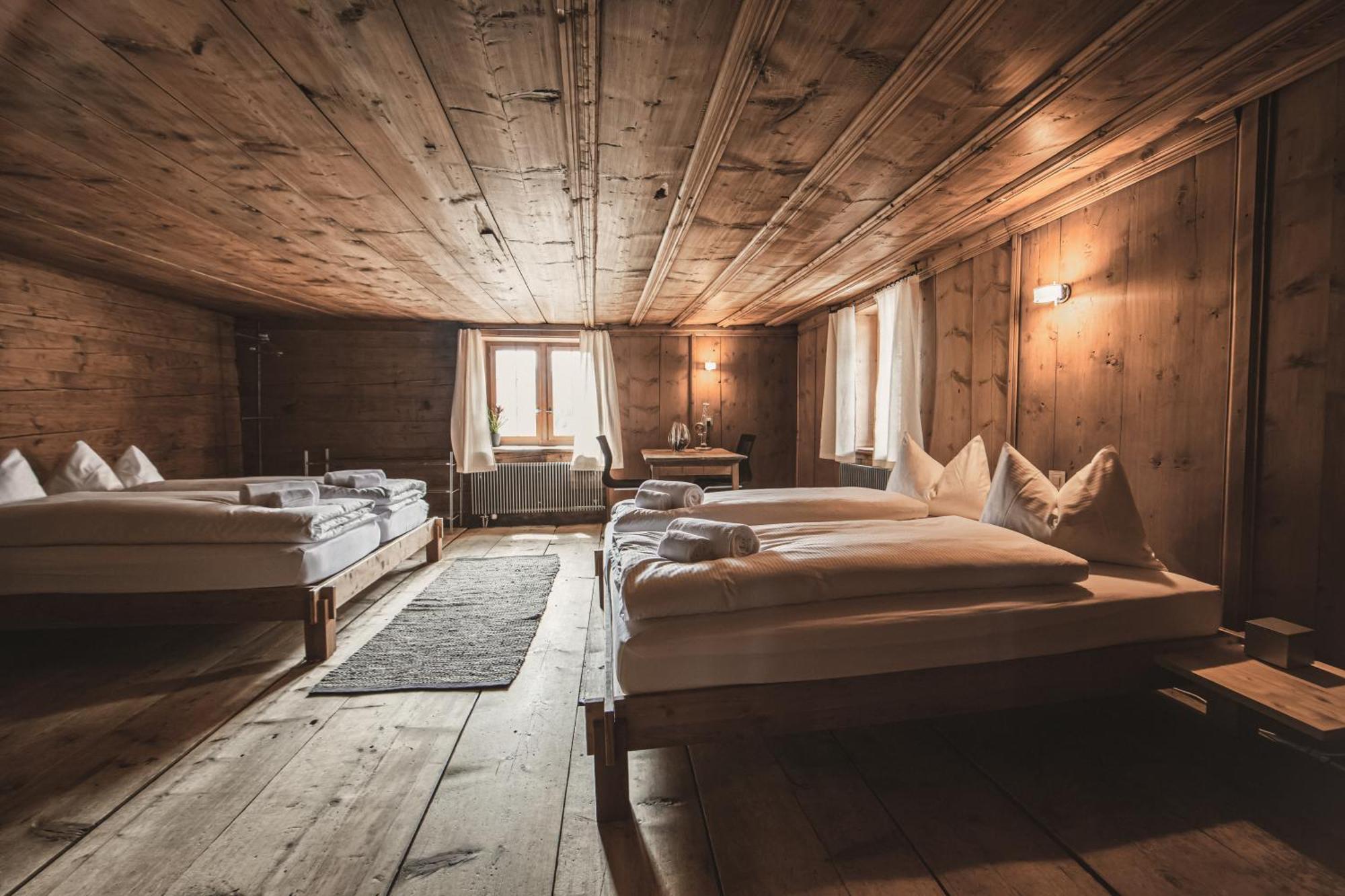 Hotel Weiss Kreuz Splügen 部屋 写真
